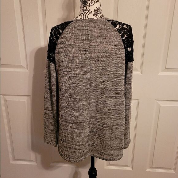 Maurices woman's long sleeve laced shoulders and waist top - Picture 3 of 8